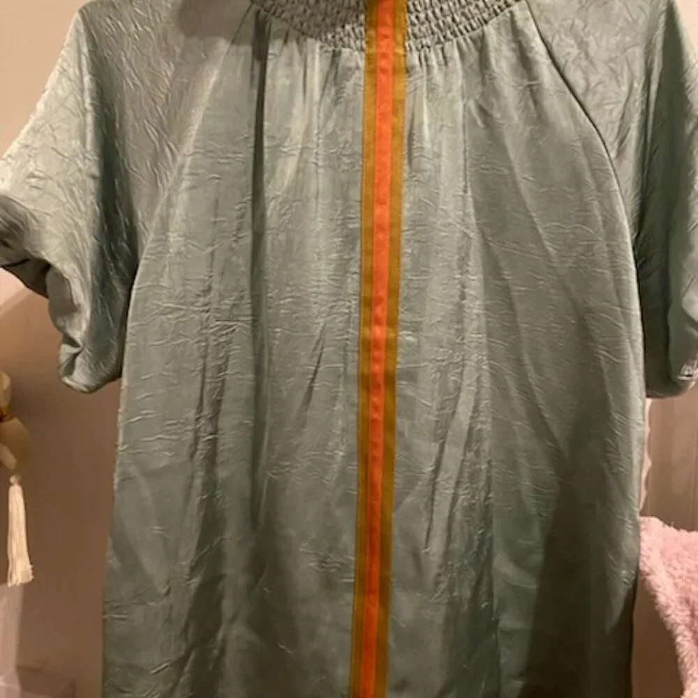 THML satin feel top size large nwt - Picture 2 of 6